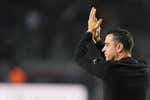 El Barça se encamina al año en blanco y Xavi hacia la salida