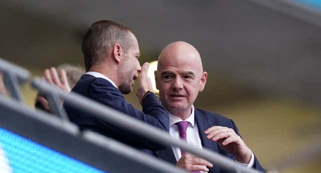 FIFA y UEFA trasladan a la RFEF su preocupación por la falta de un presidente y ofrecen ayuda «en este momento crítico»