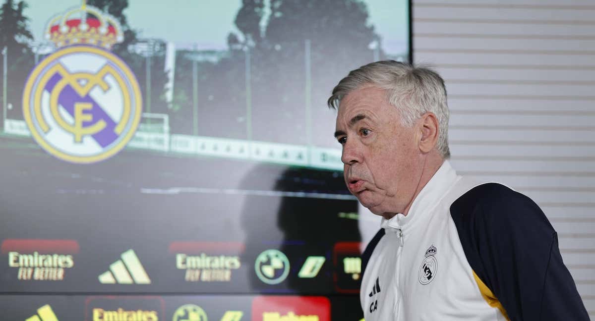 Ancelotti llegando a rueda de prensa./Agencias