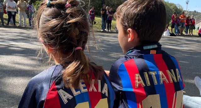 Una grada rejuvenecida y con pitos a la UEFA se queda sin récord: «Hay más niños y niñas que nunca»