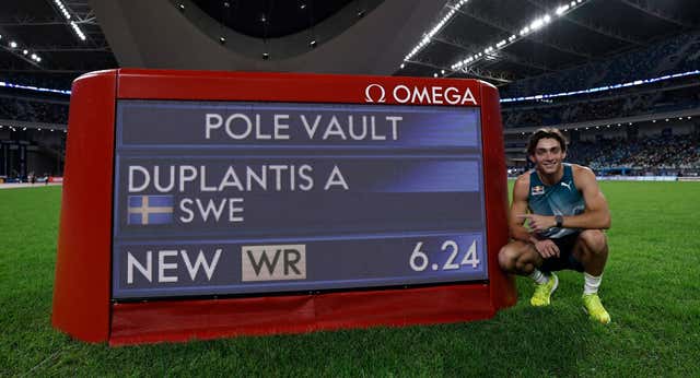 El récord del mundo de Duplantis abre un debate en el atletismo que mezcla la tecnología y el dinero: «En la longitud no existe esa opción»