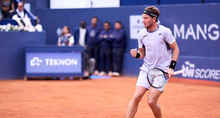 Casper Ruud, celebrando uno de los puntos ante Tsitsipas.