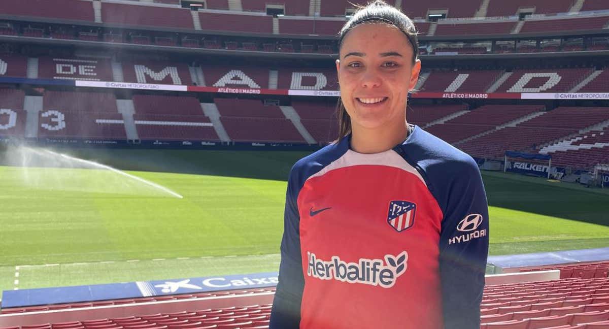 Sheila Guijarro, delantera del Atlético femenino, posa en el Civitas Metropolitano, donde se medirá al Betis este domingo. /RELEVO