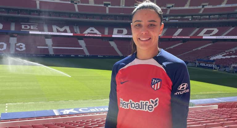Sheila Guijarro, delantera del Atlético femenino, posa en el Civitas Metropolitano, donde se medirá al Betis este domingo.