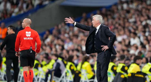 El Ancelotti más elegante: sin respuesta a las quejas de Xavi, capote para Modric y la sonrisa que le delata con Lucas