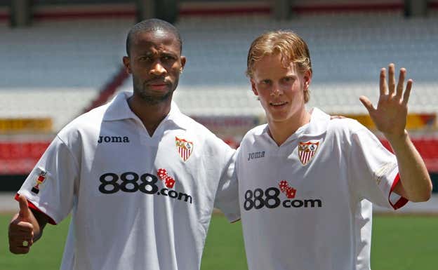 Tom de Mul, junto a Keita durante su etapa en el Sevilla.  Sevilla FC
