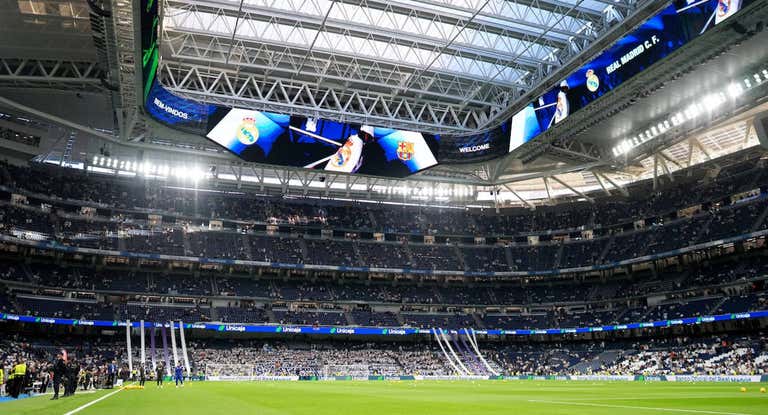 El Santiago Bernabéu, antes del Clásico.