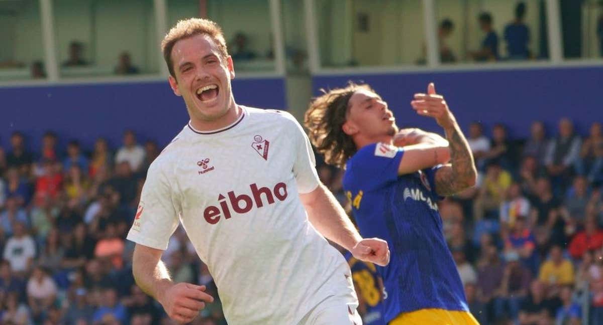 Jon Bautista celebra un gol con el Eibar/LALIGA