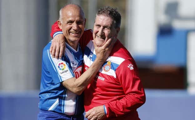 Molinos y Marañón en el homenaje del club al futbolista.  RCD ESPANYOL