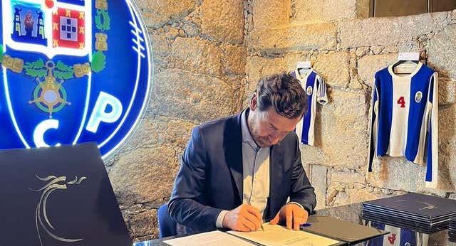 Las siete vidas del sucesor de Mourinho: entrenador de las Islas Vírgenes Británicas y nuevo presidente del Oporto… sin cobrar