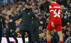 El Liverpool patina en el derbi y dice adiós a la Premier League
