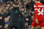 El Liverpool patina en el derbi y dice adiós a la Premier League