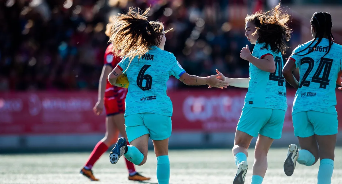 Claudia Pina celebrando uno de sus goles durante el partido. /BARCELONA