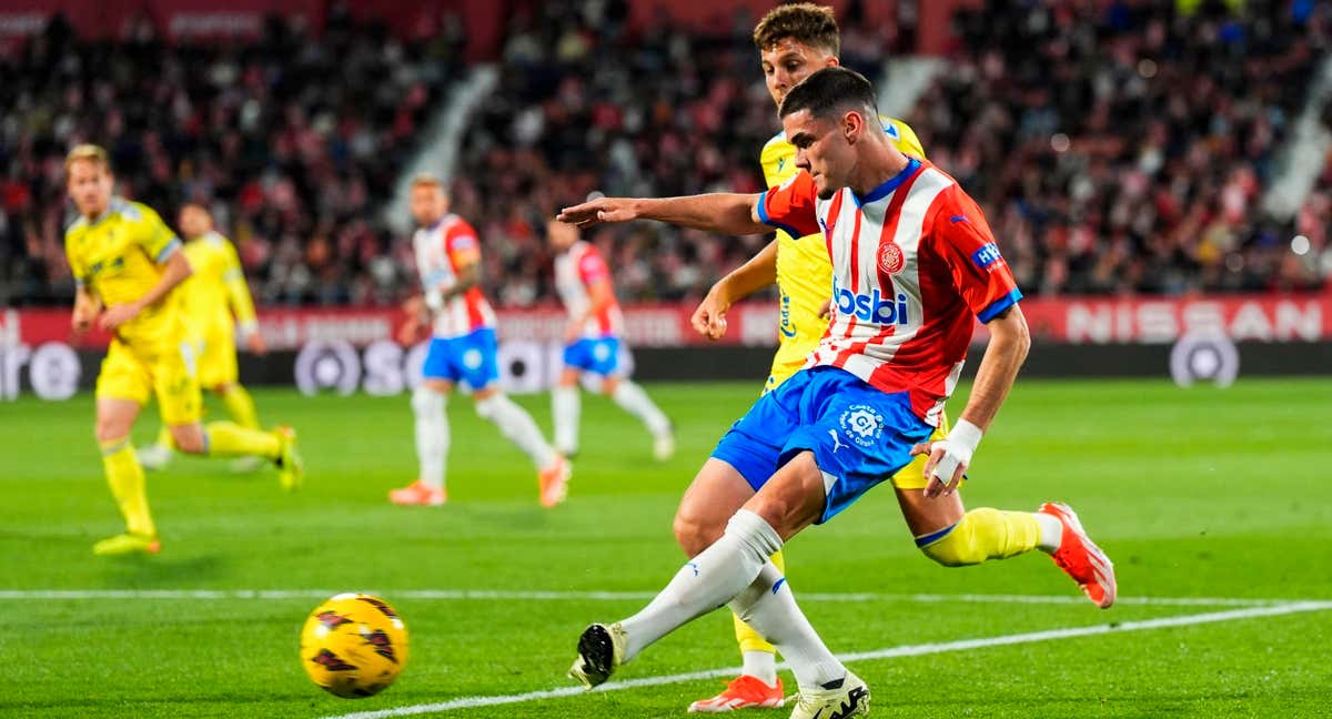 Miguel Gutiérrez, durante el partido ante el Cádiz./EFE/David Borrat