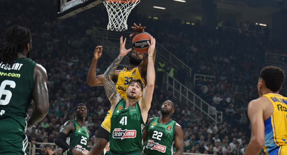 Juancho Hernangómez, durante el primer partido de los playoffs ante Maccabi. /GETTY IMAGES