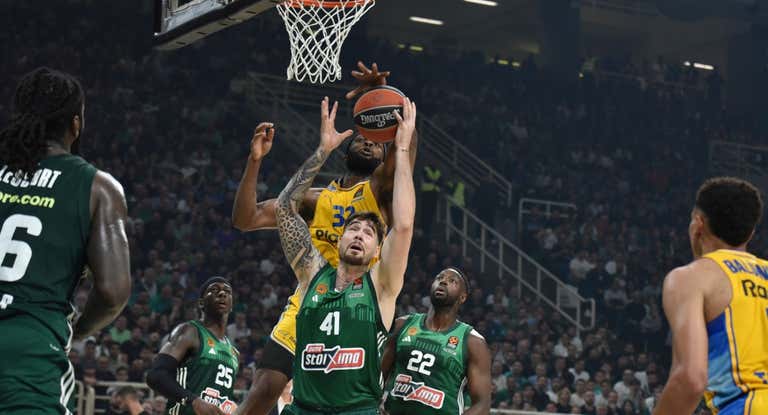 Juancho Hernangómez, durante el primer partido de los playoffs ante Maccabi.