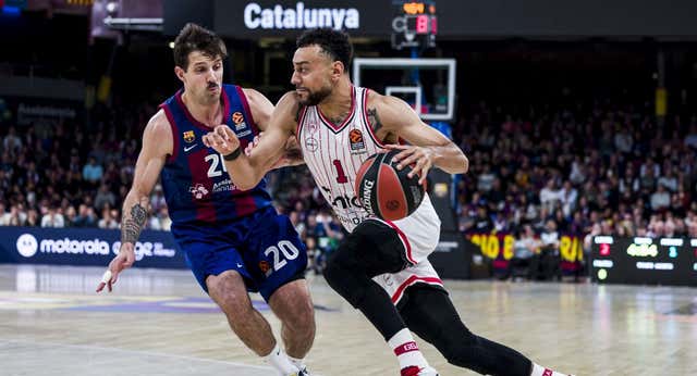 Olympiacos aprovecha las imprecisiones del Barça para tomar el Palau