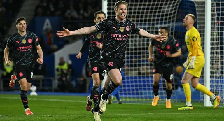 De Bruyne adelantó al Manchester City contra el Brighton.