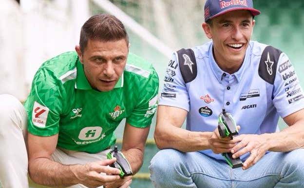 Joaquín junto a Marc Márquez este jueves. RBB