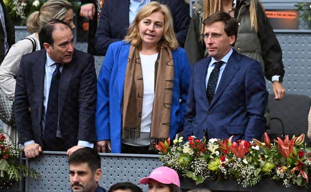 El alcalde de Madrid, José Luis Martínez Almeida, el tercero en la fila de arriba. Abajo, a la izquierda, el cantante Melendi. EP