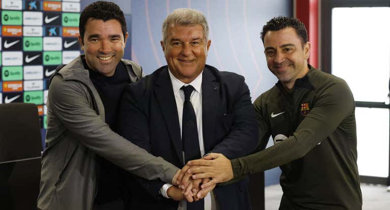 Deco, Laporta y Xavi en el acto.