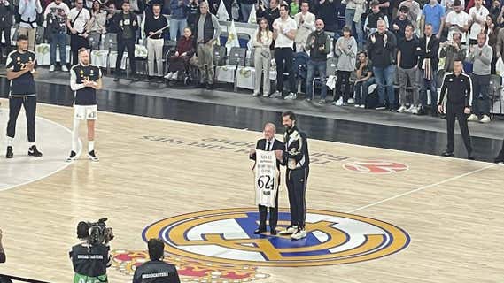 Florentino Pérez, con Sergi Llull./RELEVO