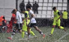 ¡Cómo está Segunda! El líder puede caerse tras 25 jornadas seguidas y una granizada lleva el Burgos-Amorebieta al 104'