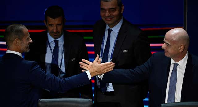 FIFA y UEFA aprietan al Gobierno por la intervención en la RFEF: estas son las cinco preguntas que les han enviado