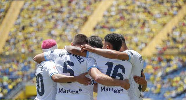 El Girona mete presión al Barça y el VAR desquicia a Las Palmas
