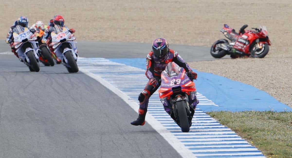 Jorge Martín gana el sprint./EFE/ José Manuel Vidal