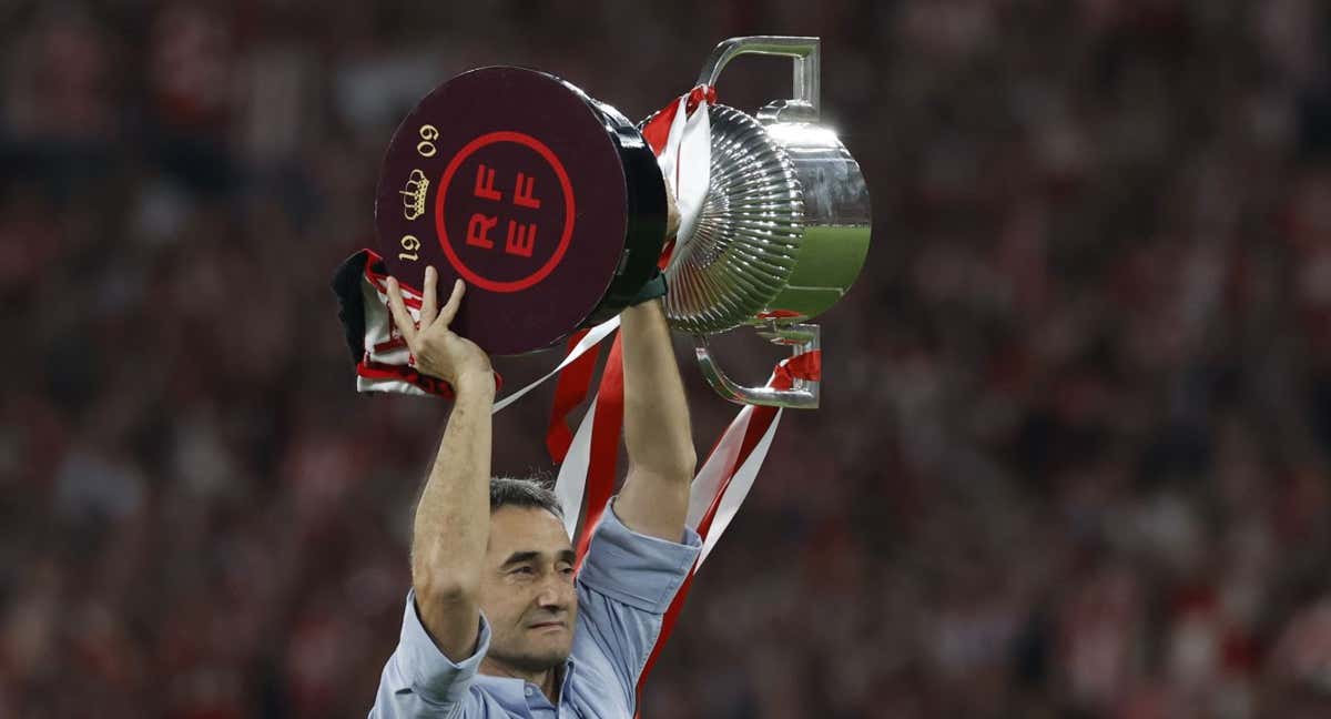 Valverde levanta la Copa del Rey en La Cartuja./EFE