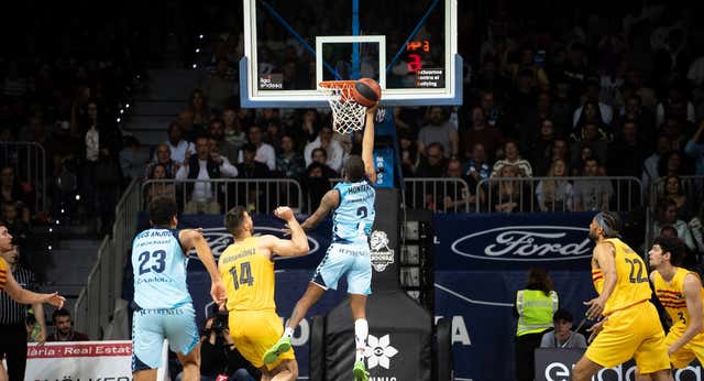 MoraBanc Andorra seguirá en la ACB tras tumbar a un Barça frustrado por dos descalificaciones
