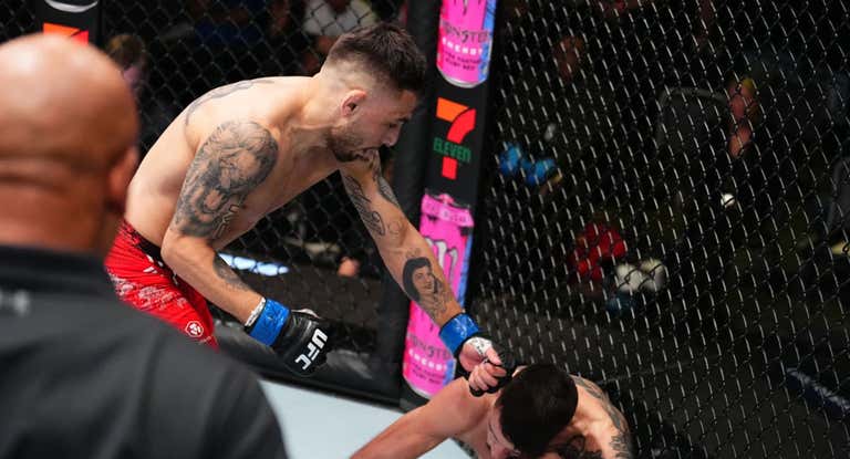 Álex Pérez noquea a Matheus Nicolau en el UFC Las Vegas 91.