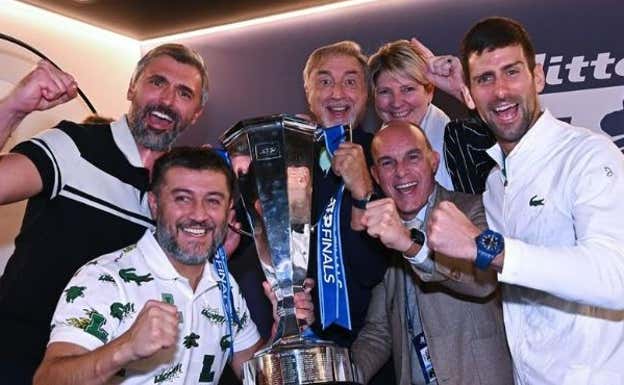 Djokovic celebra su victoria en las ATP Finals.  ATP