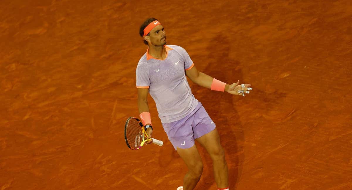 Rafael Nadal se lamenta durante su partido ante Jiri Lehecka en el Mutua Madrid Open.