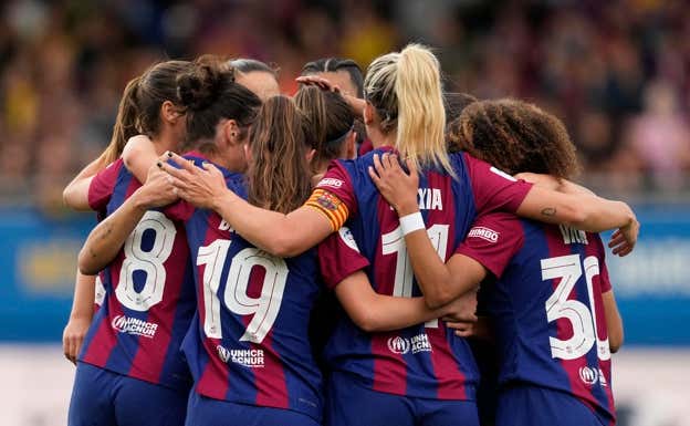 Las jugadoras del Barça celebrando un gol.  EFE