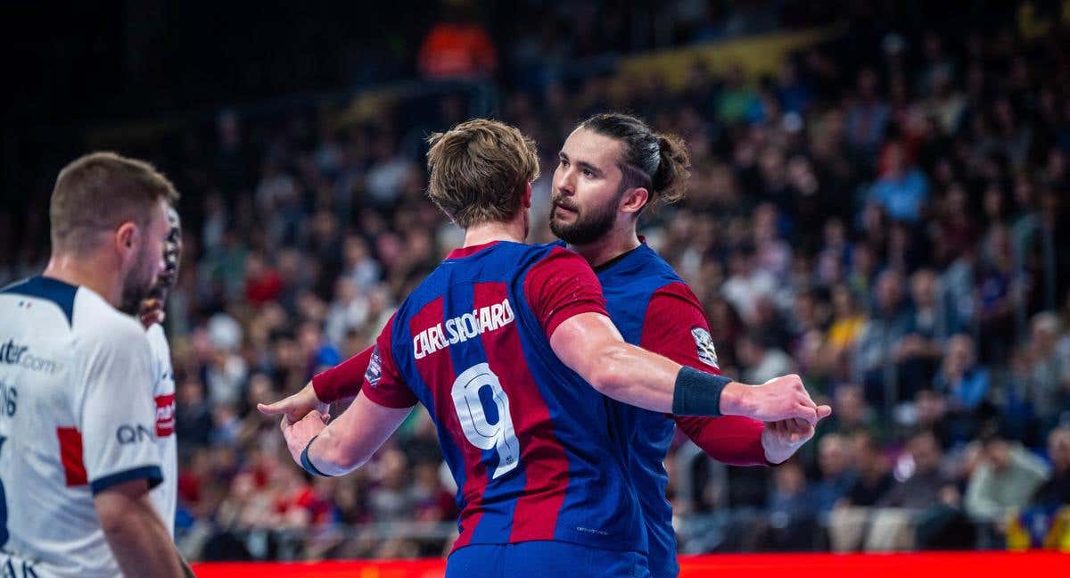 Los jugadores del Barça celebran la victoria contra el PSG en el Palau./FCBhandbol