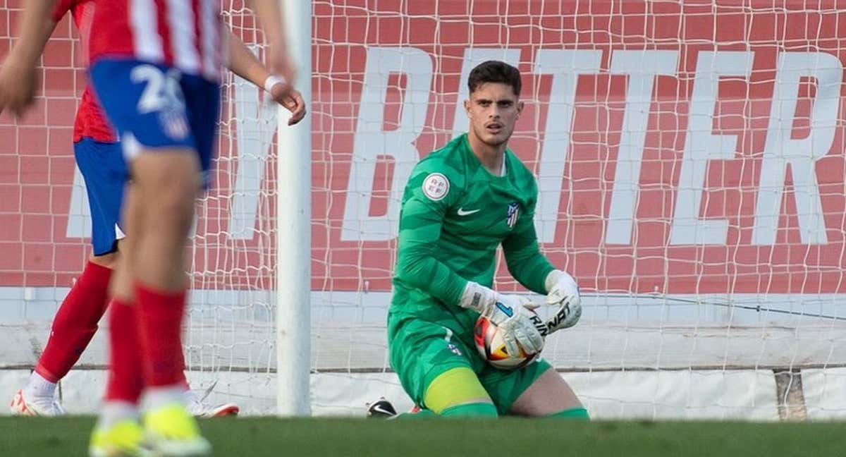 Esquivel durante un partido con el juvenil rojiblanco.