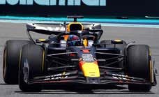 Los rivales le extienden una alfombra roja a Max Verstappen y le regalan la pole de la sprint