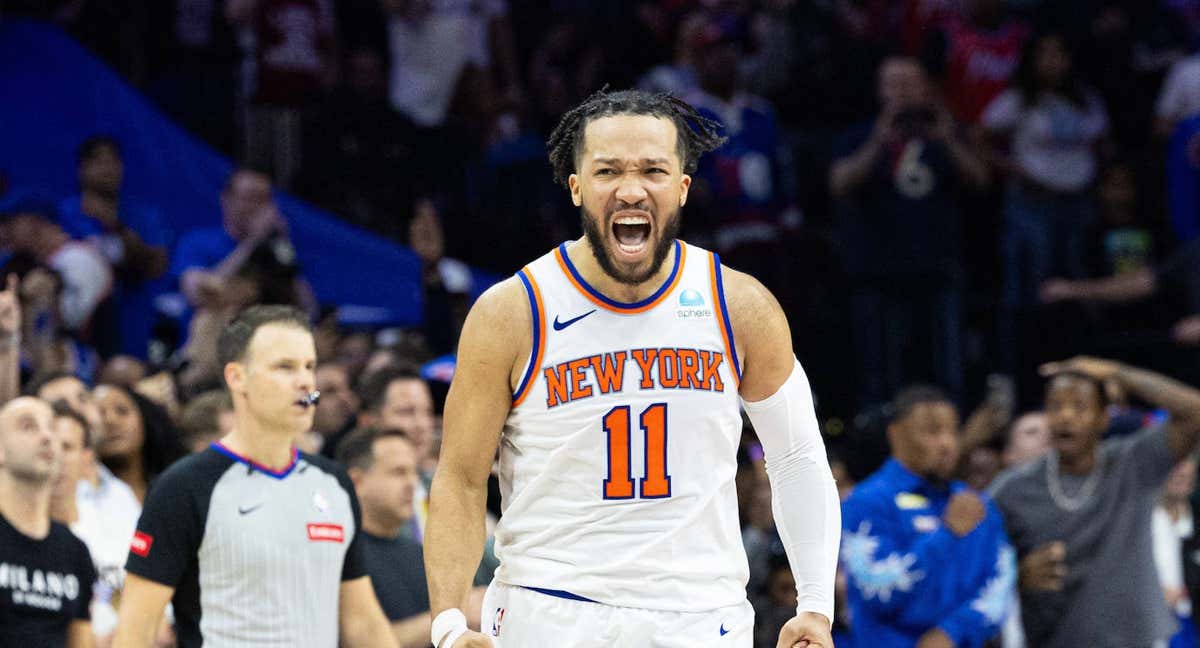 Jalen Brunson celebra la victoria contra los Sixers. /Reuters