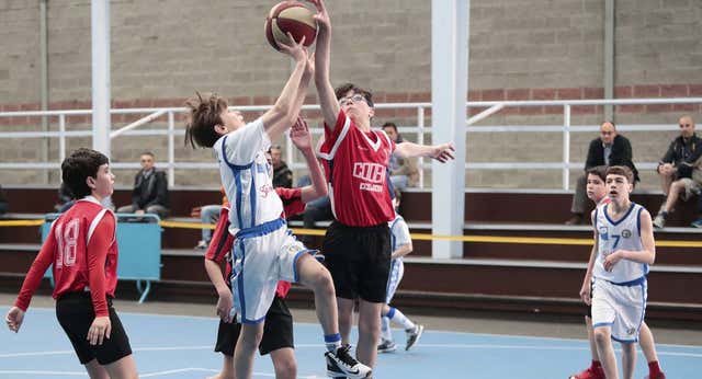 El fiscal pide 47 años de cárcel para un entrenador de baloncesto acusado de abusos sexuales a seis menores