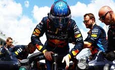 Ferrari achucha al 'poleman' Max Verstappen mientras Aston Martin se desangra