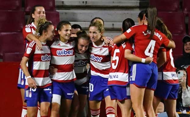 Las jugadoras del Granada celebrando el gol.  LALIGA