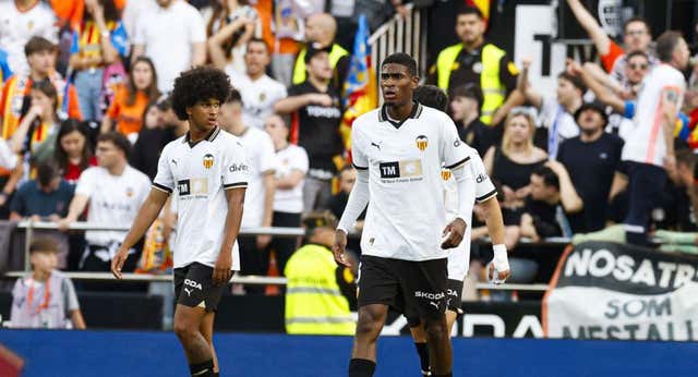 Al Valencia se le escapa Europa en Mestalla y el Alavés certifica la salvación