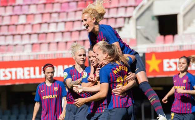 Keira Hamraoui celebrando un gol con sus compañeras.  FC BARCELONA FEMENINO