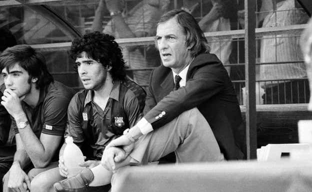 Menotti, con Maradona.  AFP