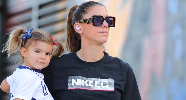 Luces y sombras de la maternidad en el fútbol femenino: Alex Morgan, el ‘Caso Marta Corredera’ y sólo tres madres en Primera
