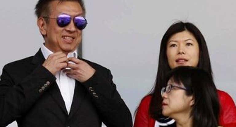 Peter Lim, Lay Hoon y de fondo la mujer de Lim en 2016.