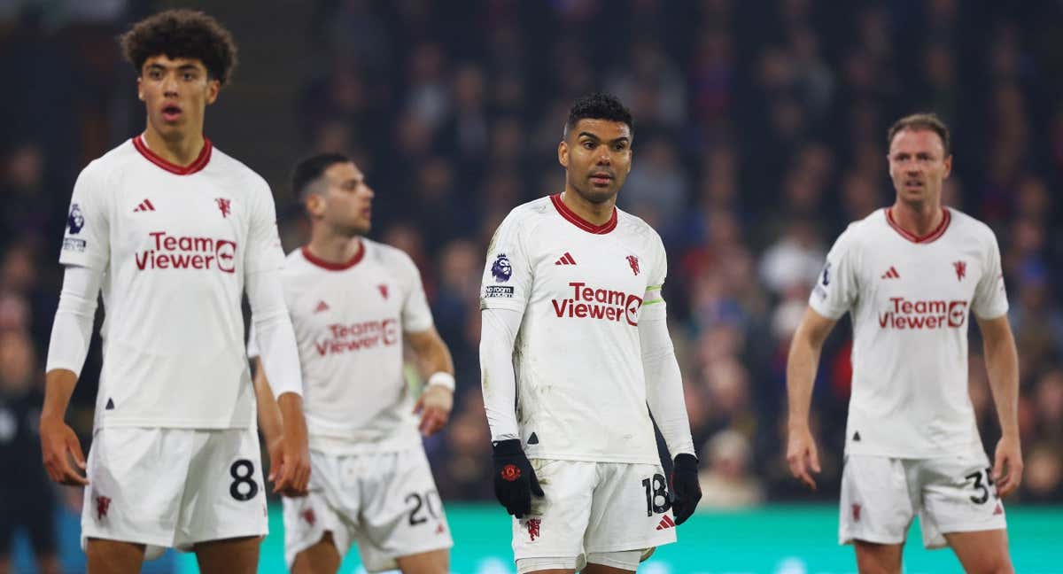 Casemiro y sus compañeros, durante el partido. /REUTERS