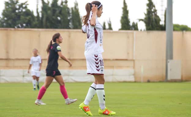 Alba jugando en Albacete.  ALBACETE BALÓMPIE